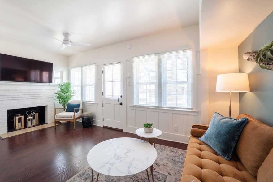 Building Photo - 2920 Manhattan Ave