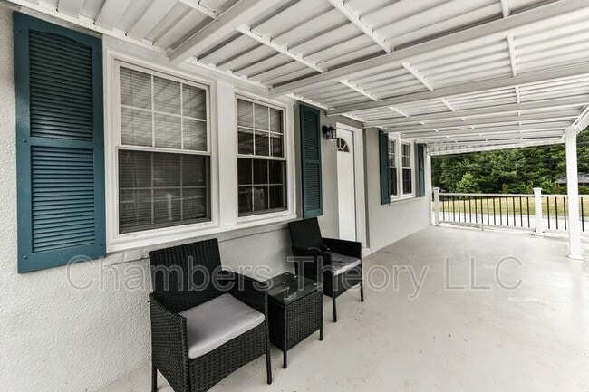 Building Photo - 3529 Woodburn Rd