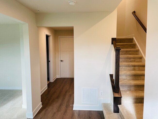 Building Photo - 507 Scarlet Maple Pl