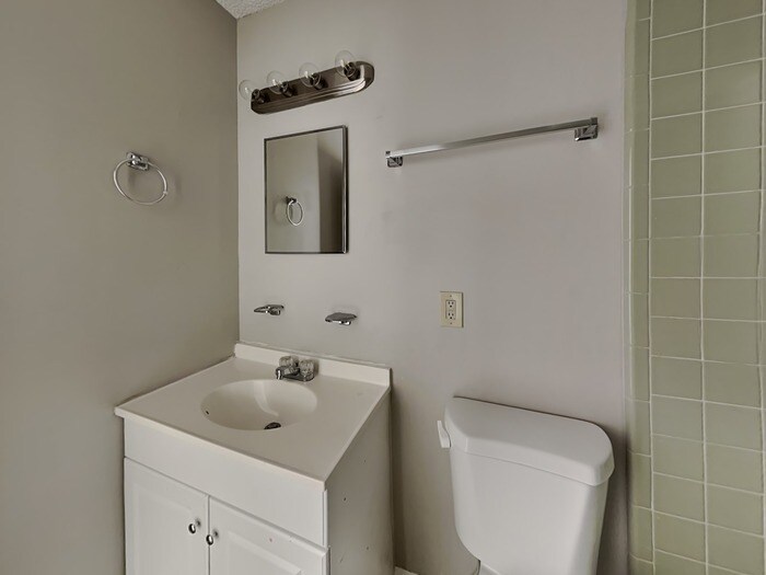 Building Photo - 951 Turtle Creek Dr S