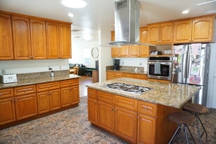 Building Photo - 8533 Woodley Ave
