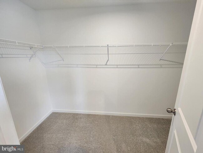 Building Photo - 500 Husky Trl