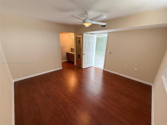 Building Photo - 1522 Whitehall Dr