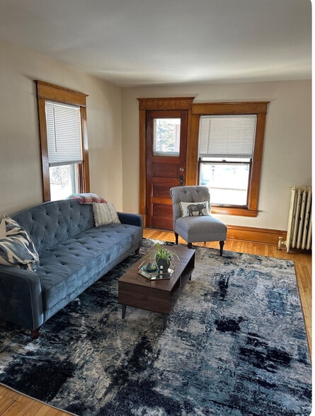 Main living area - 205 George St W