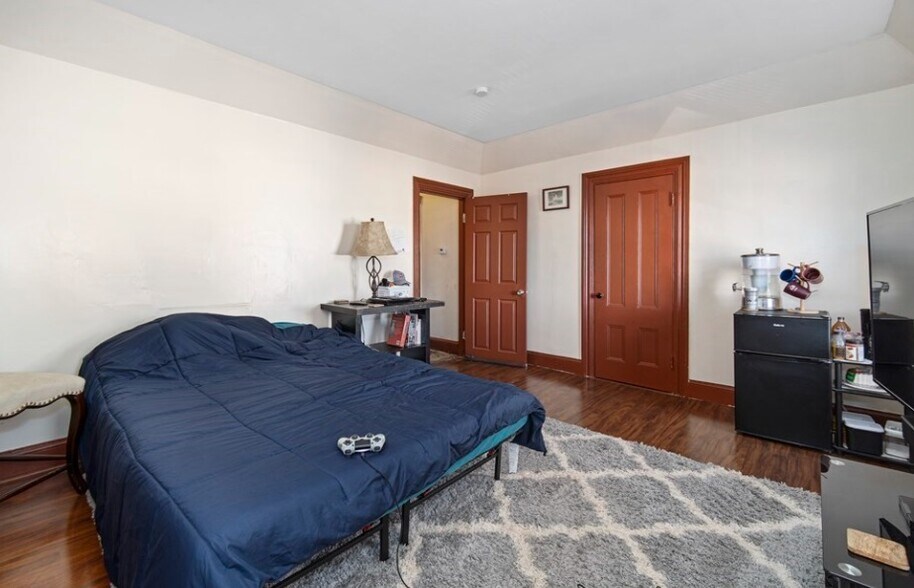 Building Photo - 17 Wyman St