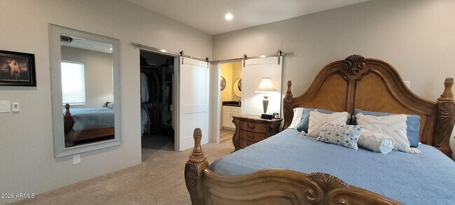 Building Photo - 900 W Hermosa Dr