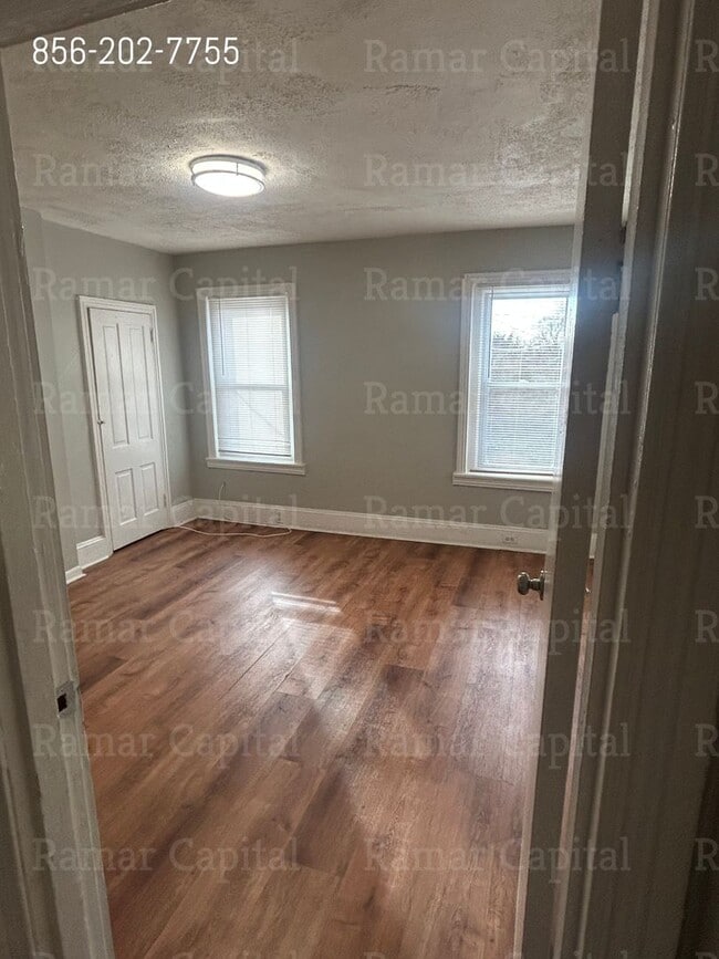 Building Photo - 912 Mt Ephraim Ave