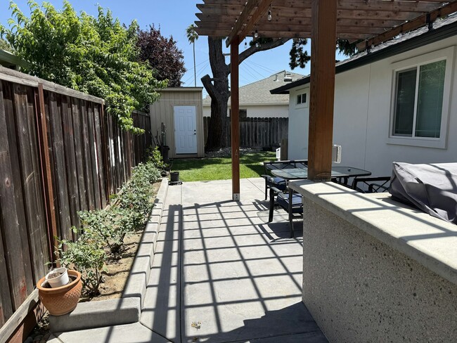 Building Photo - 3437 Madeira Way