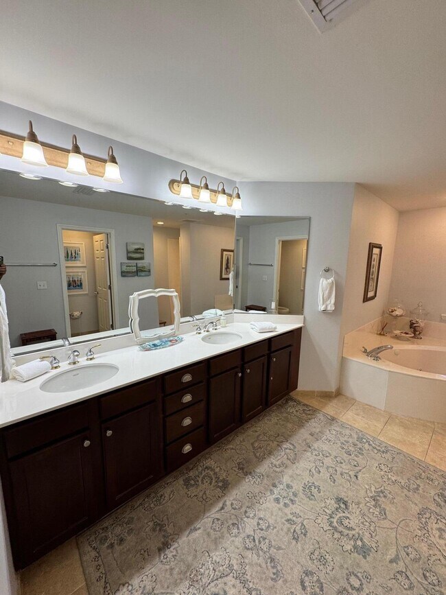 Building Photo - 1732 W County Hwy 30A