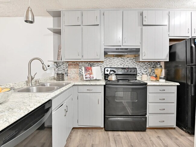 Building Photo - 123 Curtis Rd