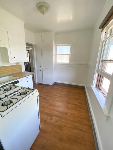 Building Photo - 2633 Jeffries Ave