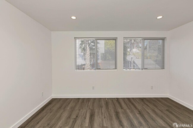 Building Photo - 68 Cayuga Ave