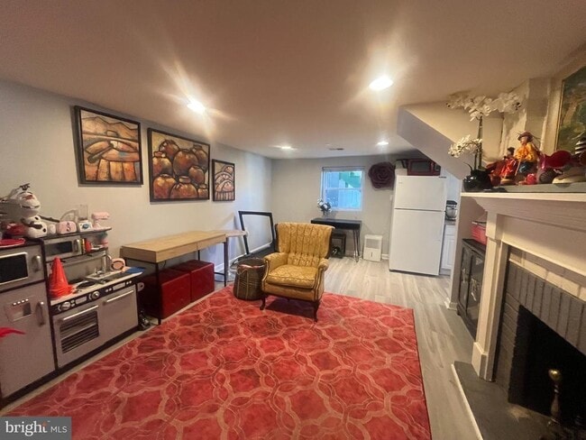 Building Photo - 6822 Donahue Ct