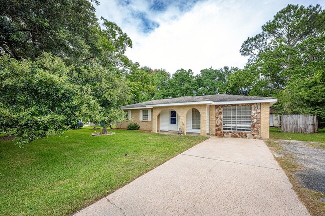 Building Photo - 2840 Gardendale Ave