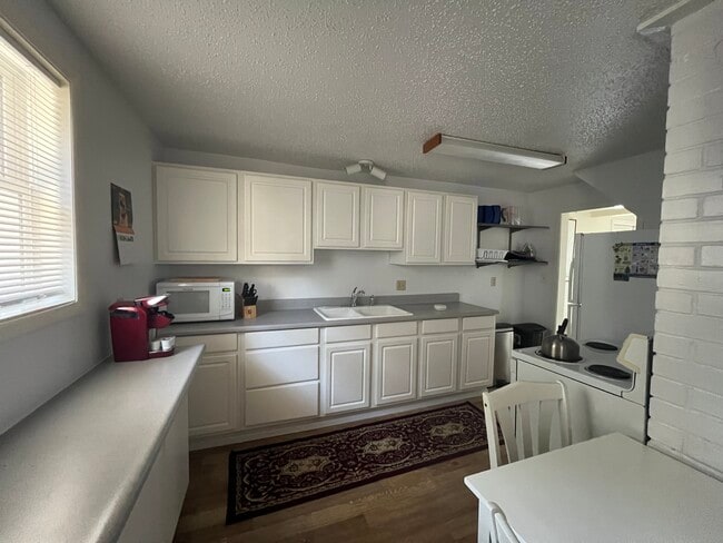 Building Photo - 3219 31st Ave W