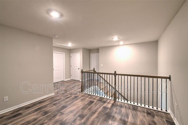 Building Photo - 572 Yellow Fox Rd