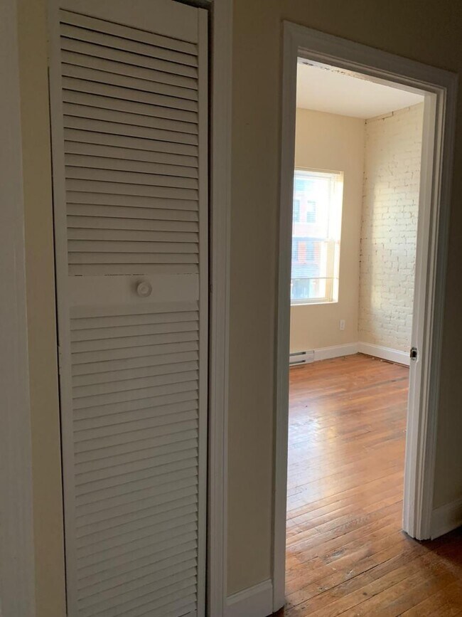 Building Photo - 2 bedroom in Boston MA 02115