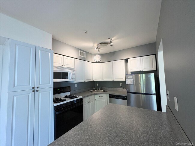 Building Photo - 254 Fairview Cir
