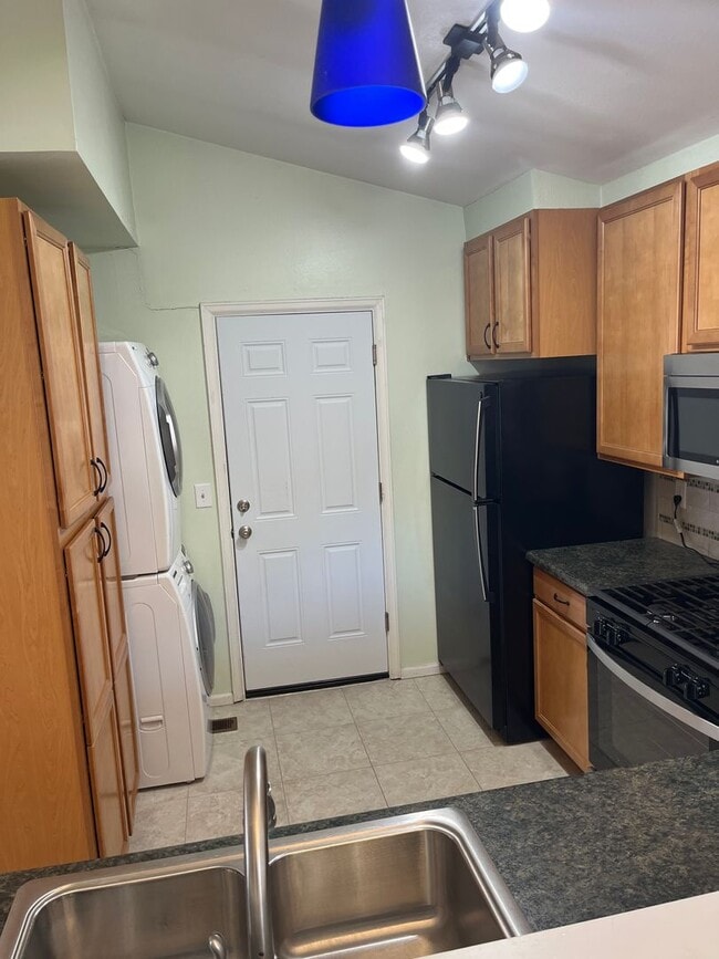 Building Photo - CUTE 2 BED/2 BATH COTTAGE WITH PRIVATE BACKYARD DECK BY GARDEN ACRES PARK