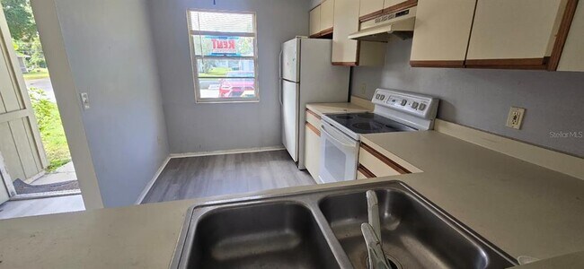 Building Photo - 304 Camillia Ln