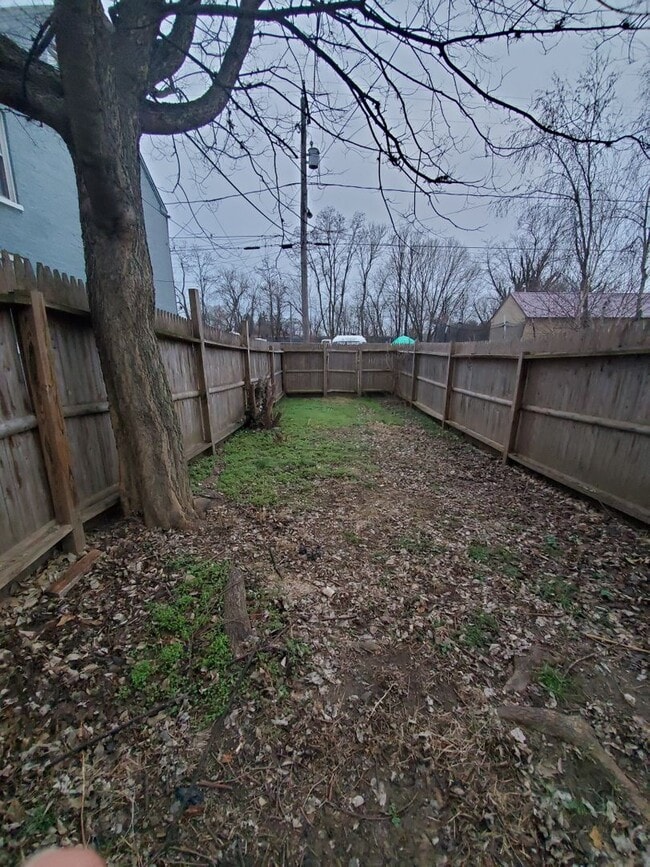 Building Photo - Spacious 3 Bedroom 1.5 Bath Brick Home