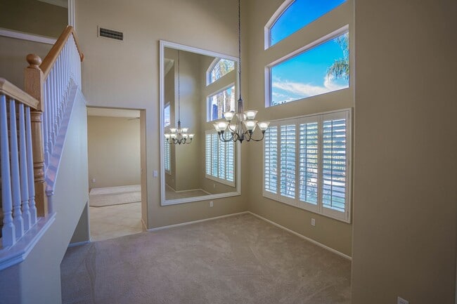 Building Photo - Northbridge 4 Bedroom Home in Valencia!