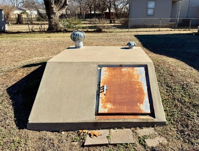 Building Photo - 809 Proctor Pl