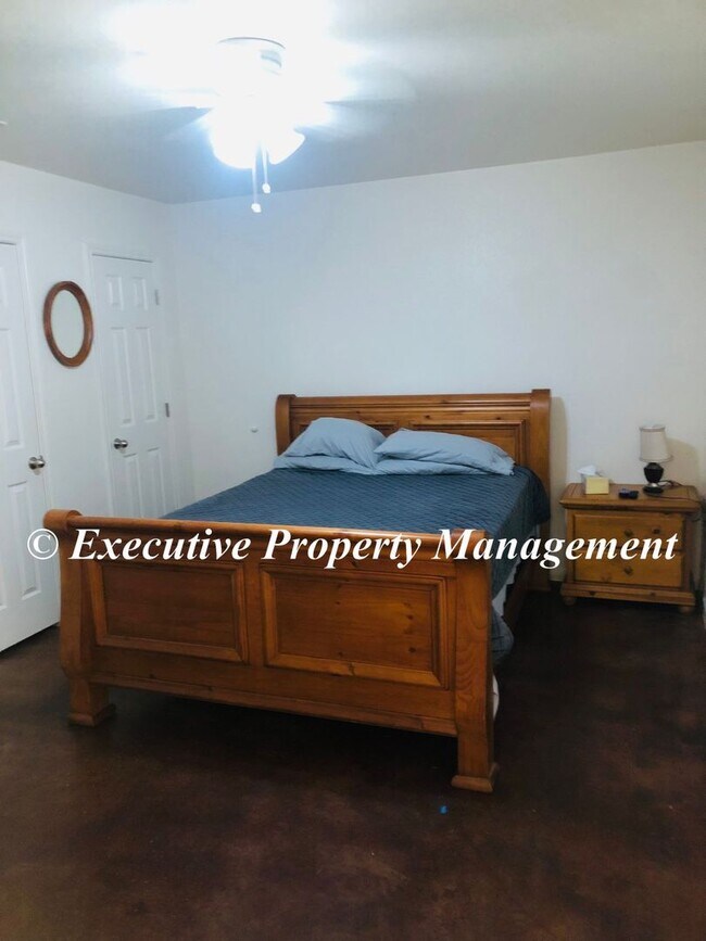 Building Photo - 1208 Westview Dr