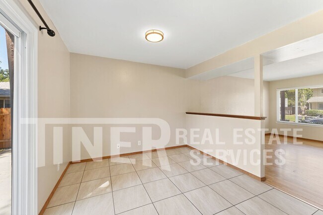 Building Photo - 6167 Oakgreen Cir