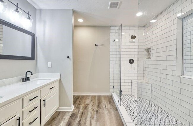 Building Photo - 16439 Sunlamp Ct