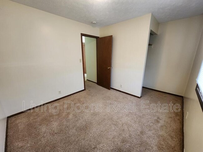 Building Photo - 1505 David Dr