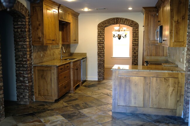 Building Photo - 3208 MS-309