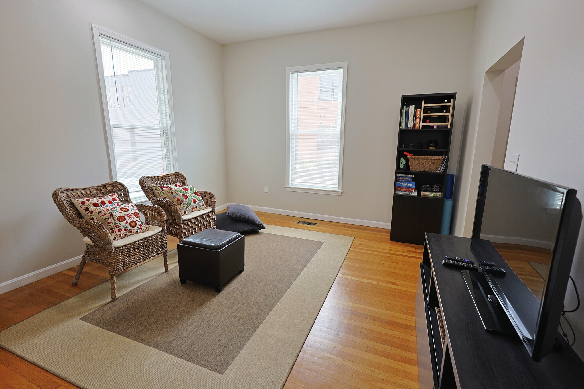 Building Photo - 32 Channing St