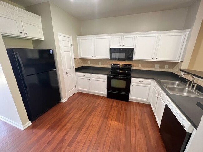 Building Photo - Fantastic 2 Bedroom Durham Townhouse