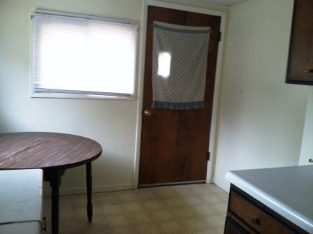 Building Photo - 653 Oakhill Ave