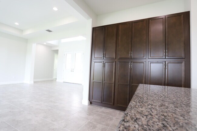 Building Photo - 15192 Wildwood Cir