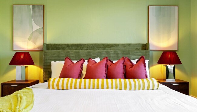 Building Photo - 2431 E Laurel St