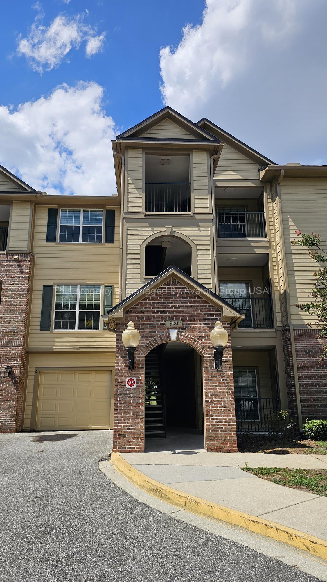 Building Photo - 7800 Point Meadows Dr