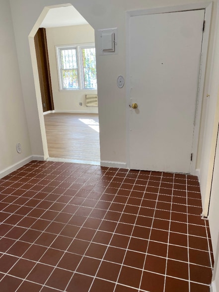 Building Photo - 47 Marginal St E