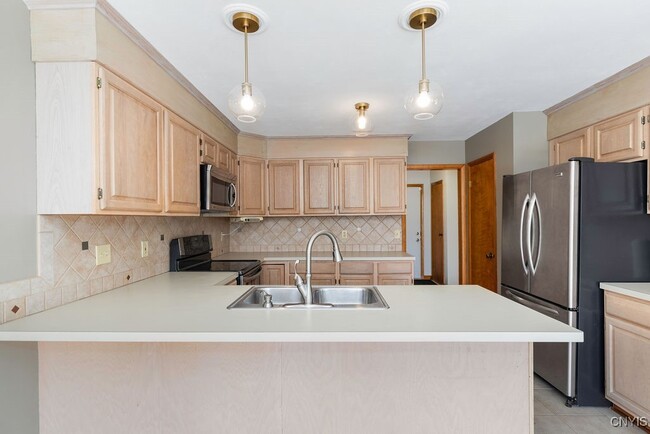 Building Photo - 3293 Greenleafe Dr
