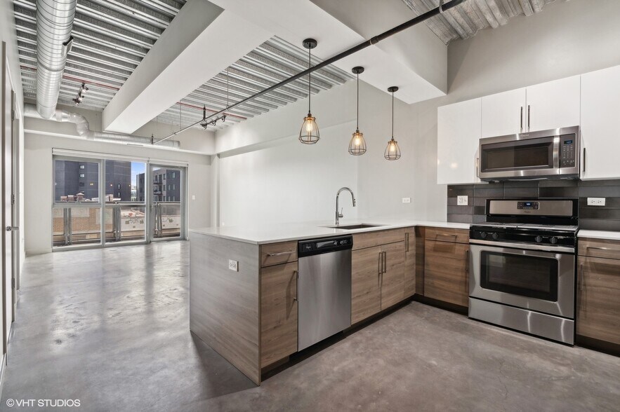 Building Photo - 1243 N Milwaukee Ave