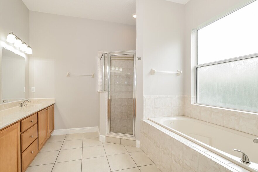 Building Photo - 1174 Green Vista Cir