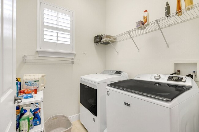 Building Photo - Beautiful Baldwin Park Orlando Town Home