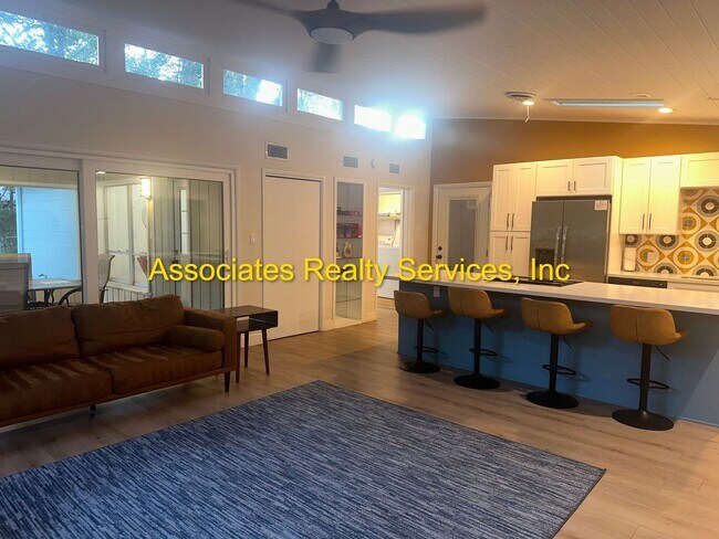 Building Photo - 3 Bed/2 Bath Spacious Home in Mason Manor! Screened Porch and Fenced Backyard!!!