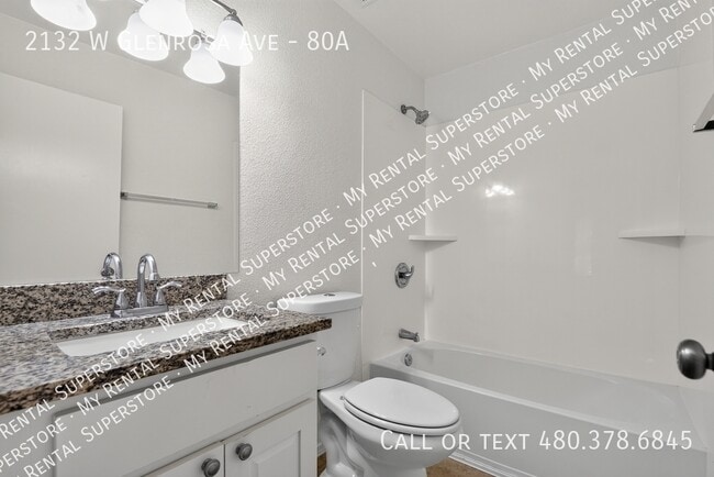 Building Photo - 2132 W Glenrosa Ave