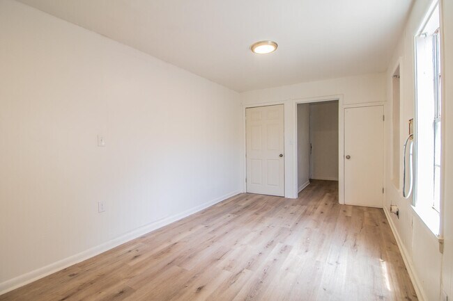 Building Photo - 305 E Lubbock St