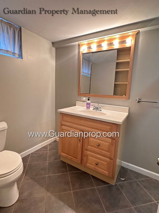 Building Photo - Richfield Single Family Home, Fenced Yard,...