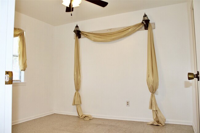 Building Photo - 218 Smith St