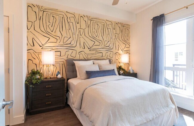 Building Photo - 1650 S Delaware St