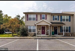 Building Photo - 24 E 9th St